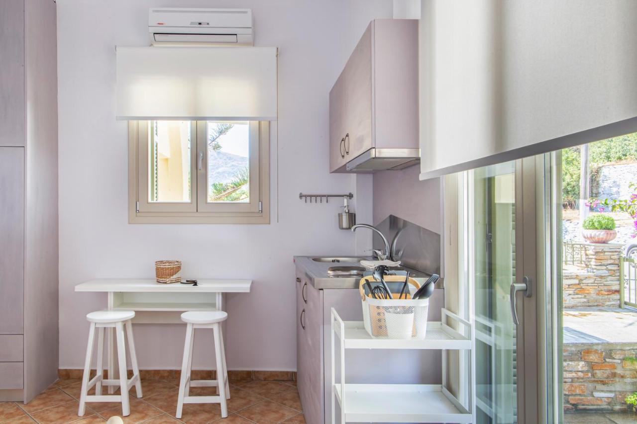 Nysa Residence Menites Bagian luar foto