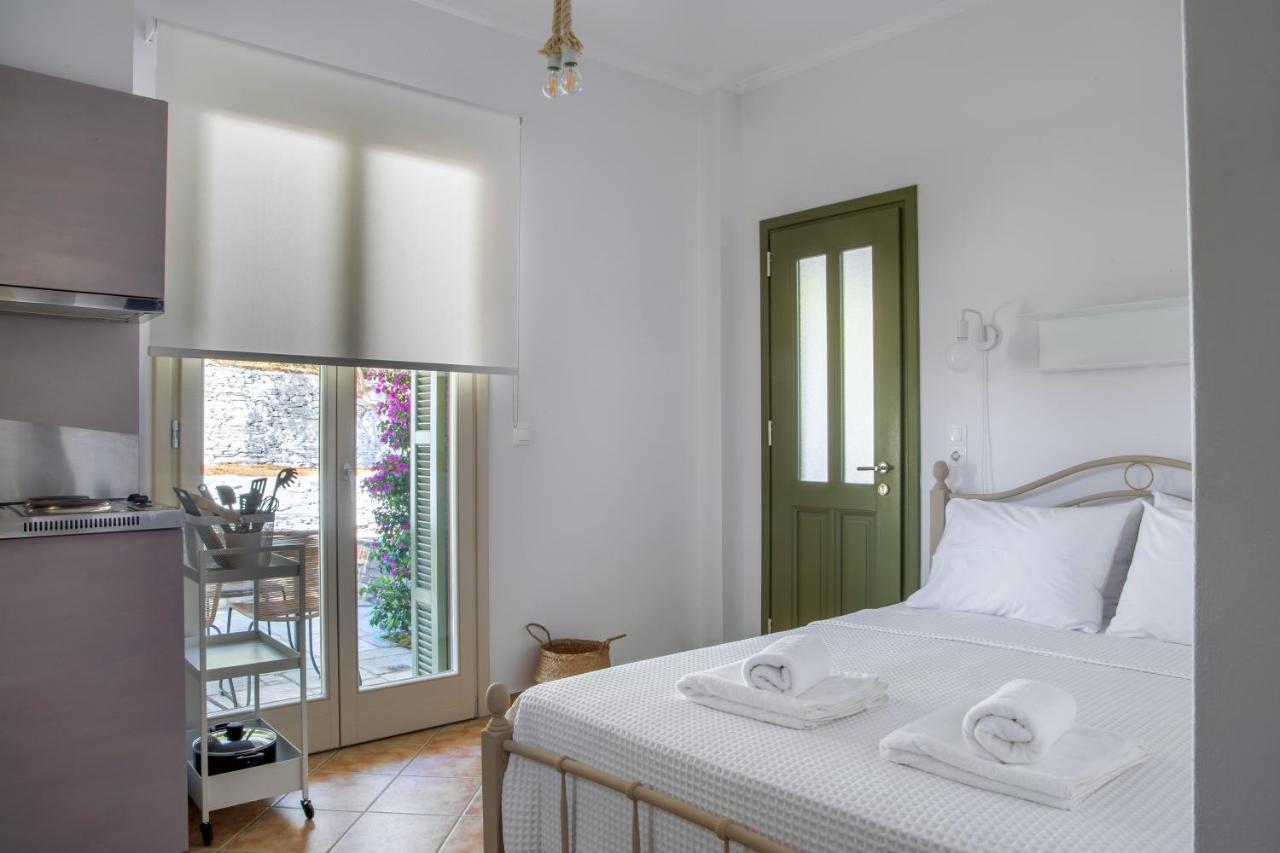 Nysa Residence Menites Bagian luar foto