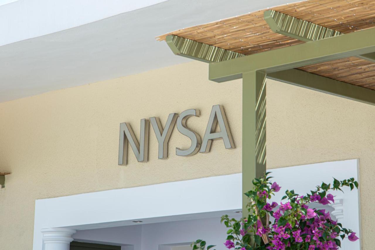 Nysa Residence Menites Bagian luar foto